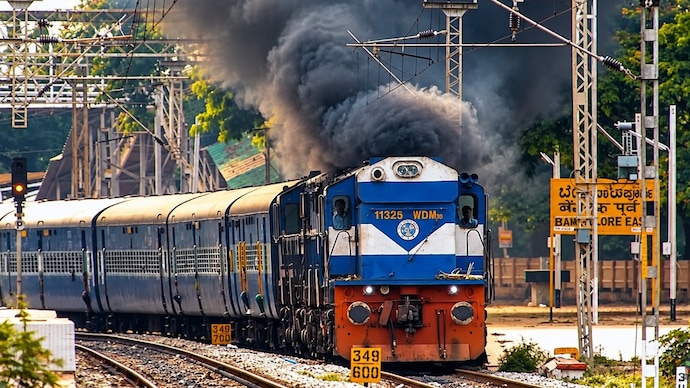 A WDM-3D diesel locomotive chugs out of a station on a fully electrified railway route. (TheRailZone/YT/AI-edit) A WDM-3D diesel locomotive chugs out of a station on a fully electrified railway route. (TheRailZone/YT/AI-edit)