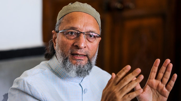 He urged the DGCA to permit airlines to deploy larger aircraft to accommodate stranded passengers. (File Photo: ITG) AIMIM President Asaduddin Owaisi