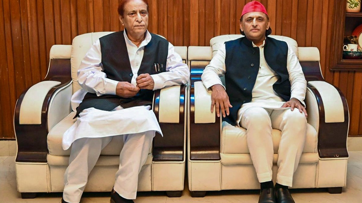 Akhilesh meets Azam Khan in jail; BJP claims SP plans to make him home minister