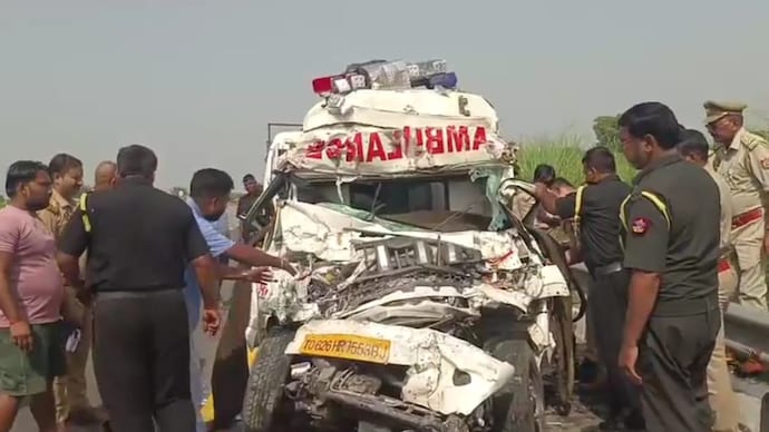 Family carrying deceased soldier's remains in ambulance crashes into truck, 4 killed. (Source: ITG)