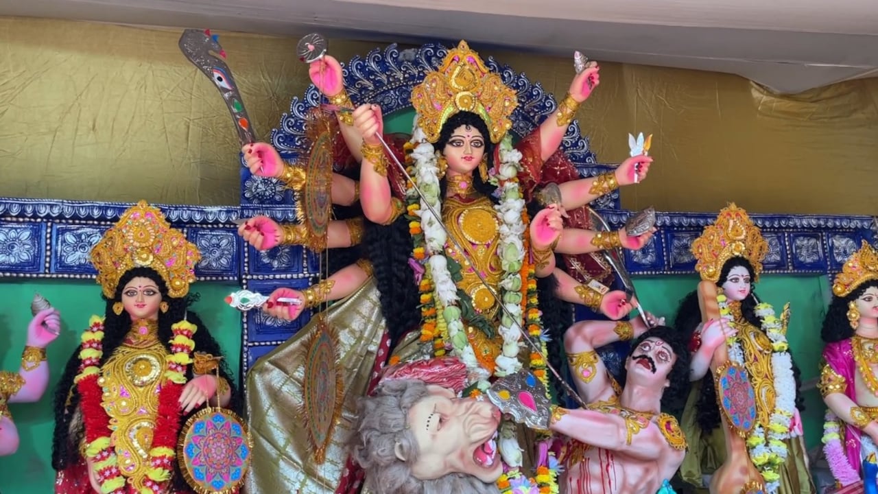 Odisha Mandates Queue-Based Entry at Durga Puja Pandals After Kolkata Stampede