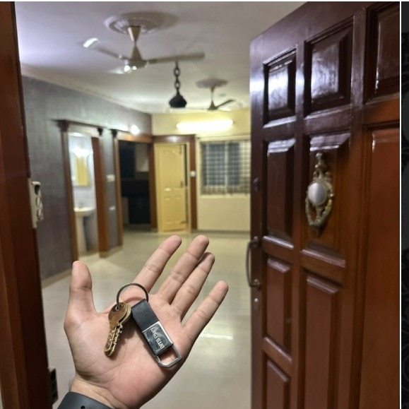 Bengaluru man's flat hunt ends with keys in one hand, 'please vacate' text in other