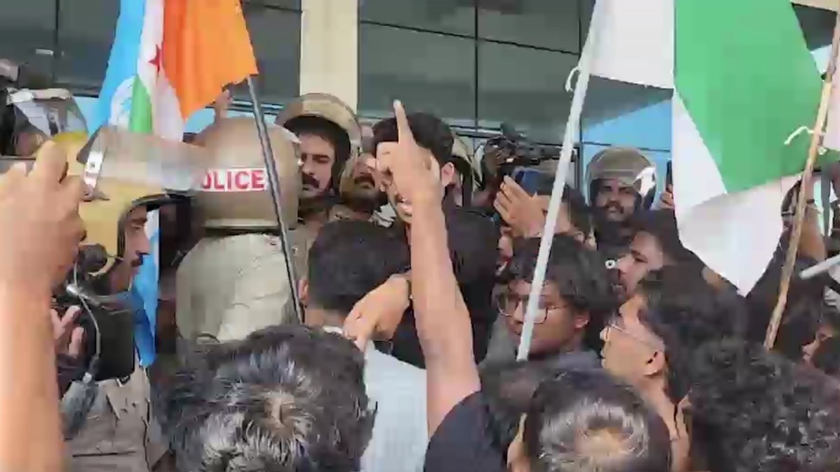 RSS go back: Protests erupt at Kerala university over Vande Mataram seminar