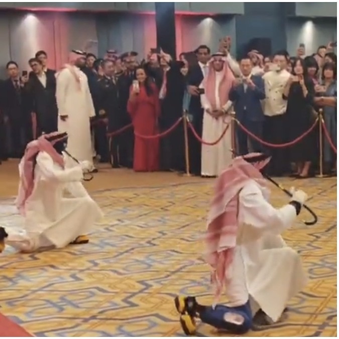 Chinese humanoid robots perform Saudi ‘Ardah’ sword dance in traditional attire
