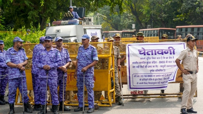Ranka said he, along with CJP other leaders, would visit Parliament Street Police Station at 10 am on Monday. (Credits: Reuters) Supreme Court orders to review barricading in the capital city.
