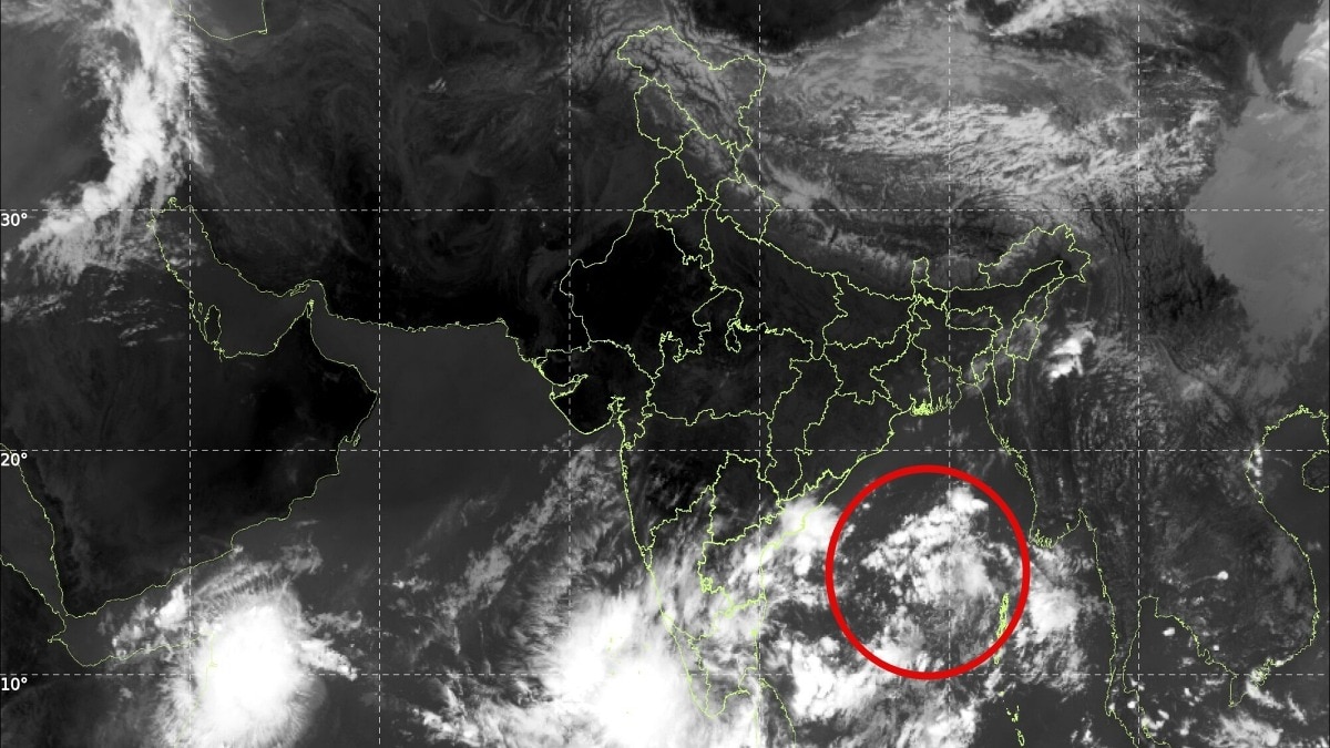 India on Alert: Low-Pressure System Over Bay of Bengal May Intensify into Cyclone