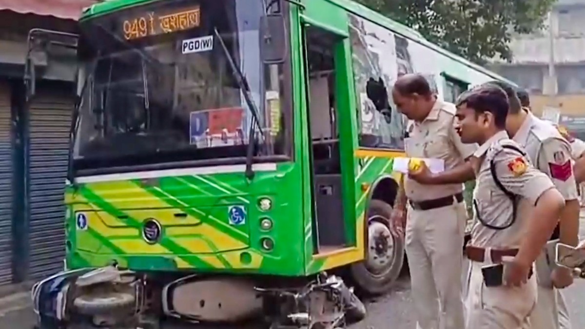 1 killed, 5 injured as DTC bus hits several vehicles in Delhi's Anand Parbat