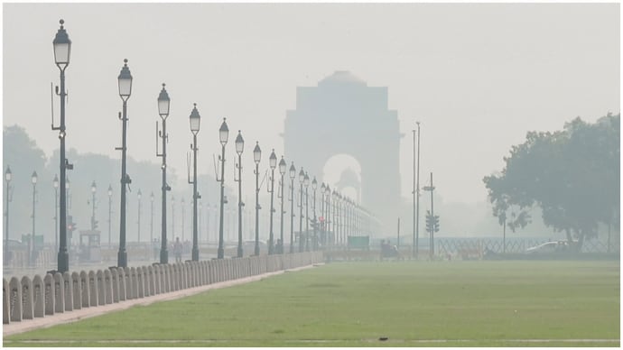 A layer of smog engulfs the India Gate on a cold morning, in New Delhi, Wednesday, Oct. 21, 2026. (Photo: PTI) A layer of smog engulfs the India Gate on a cold morning, in New Delhi, Wednesday, Oct. 21, 2026.