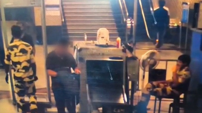Man Flees After Suspicious Substance Found at Jama Masjid Metro