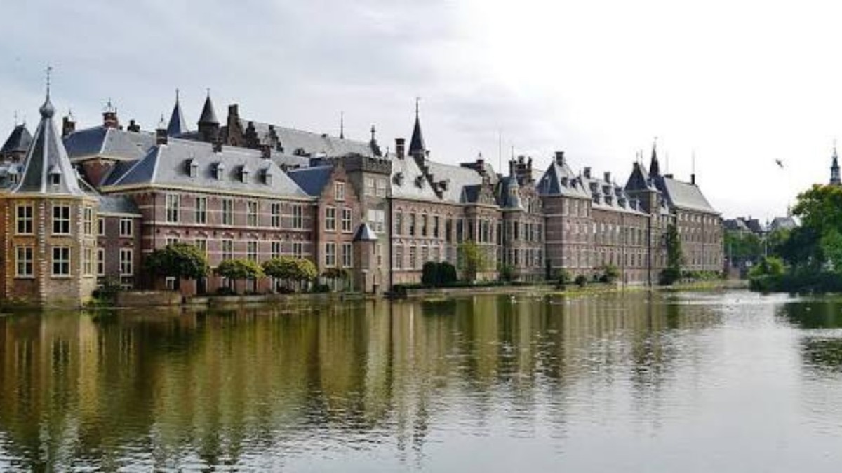 Dutch government to replace 25,000 jobs with AI to save $3.9 billion