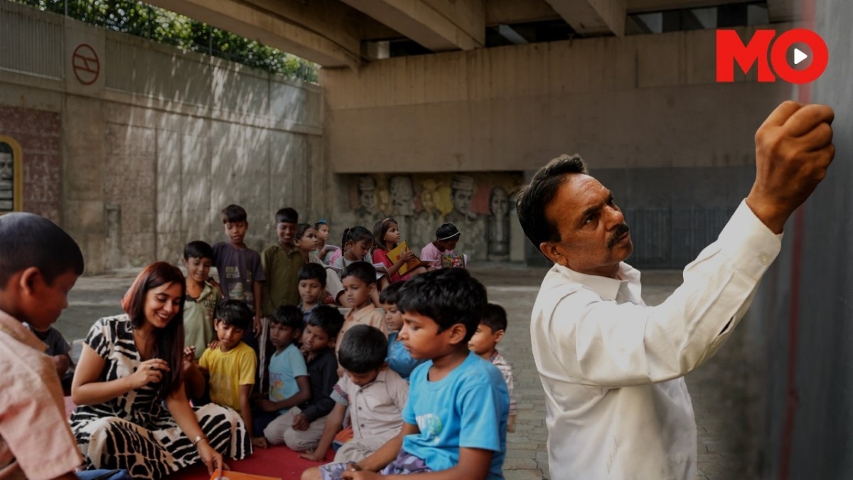 For 20 years, this man has taught underprivileged children under Yamuna Bank bridge