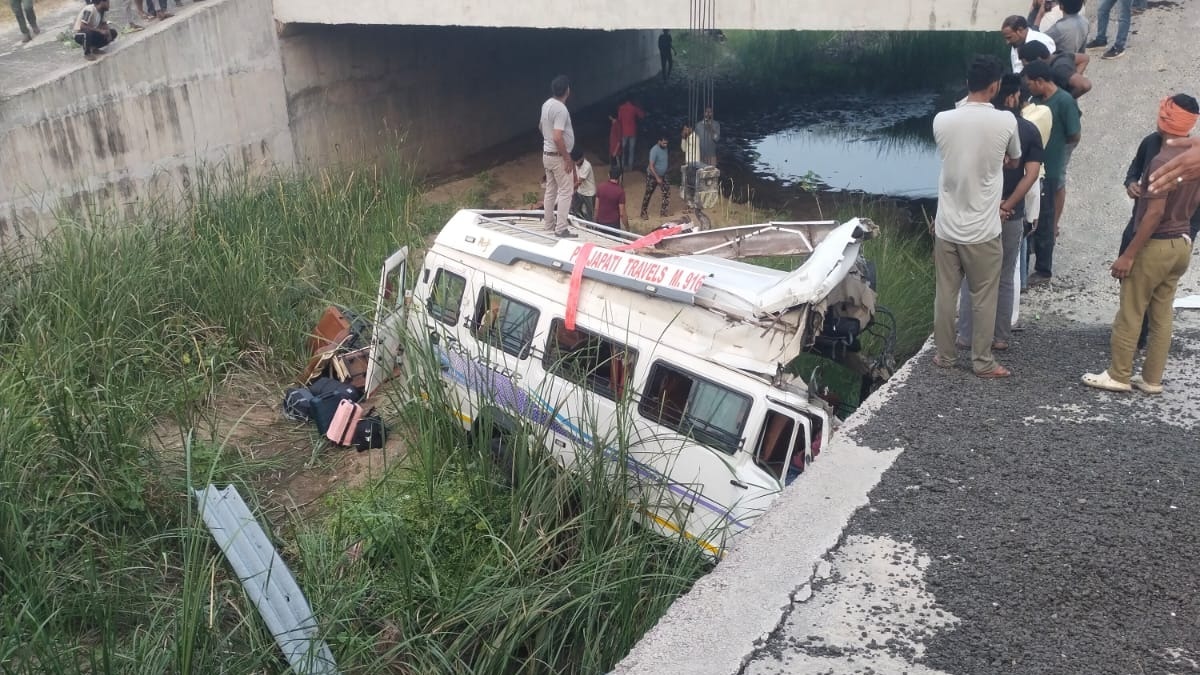 4 killed as bus overturns on Delhi-Mumbai Expressway in Rajasthan's Kota
