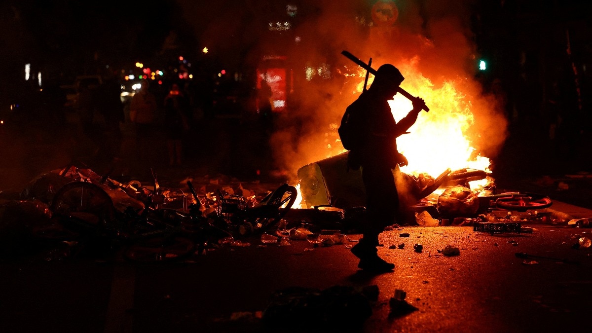 Police lost control of situation amid violent protests, French minister admits