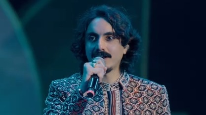 Gujarati folk singer Aditya Gadhvi rejects anti-Muslim stage announcement at garba