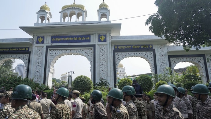 AAP leaders said the incident had deeply hurt Sikh sentiments and raised questions over the handling of protesters and police action at the shrine.(Photo-PTI)