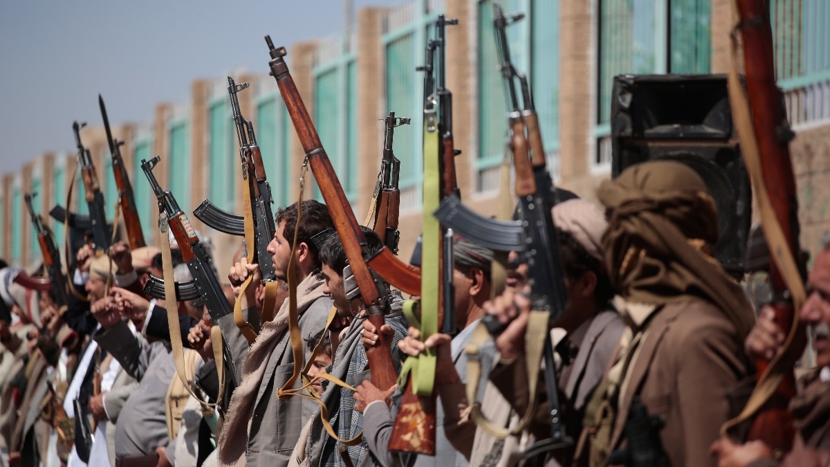 Is UAE secretly helping Houthis fight Saudi-backed forces in Yemen?