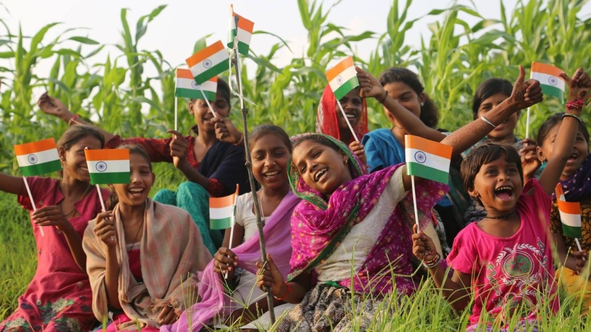 India's poverty falls sharply, but top 10% earn 13 times more than bottom 10%