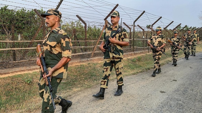India summons Pak diplomat after 2 killed at Punjab border, calls them infiltrators. (File photo) India summons Pak diplomat after 2 killed at Punjab border, calls them infiltrators