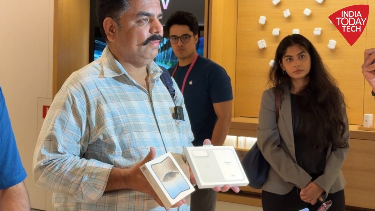 iPhone Duo launch: Apple's first foldable sells out, but where were the crowds in India?
