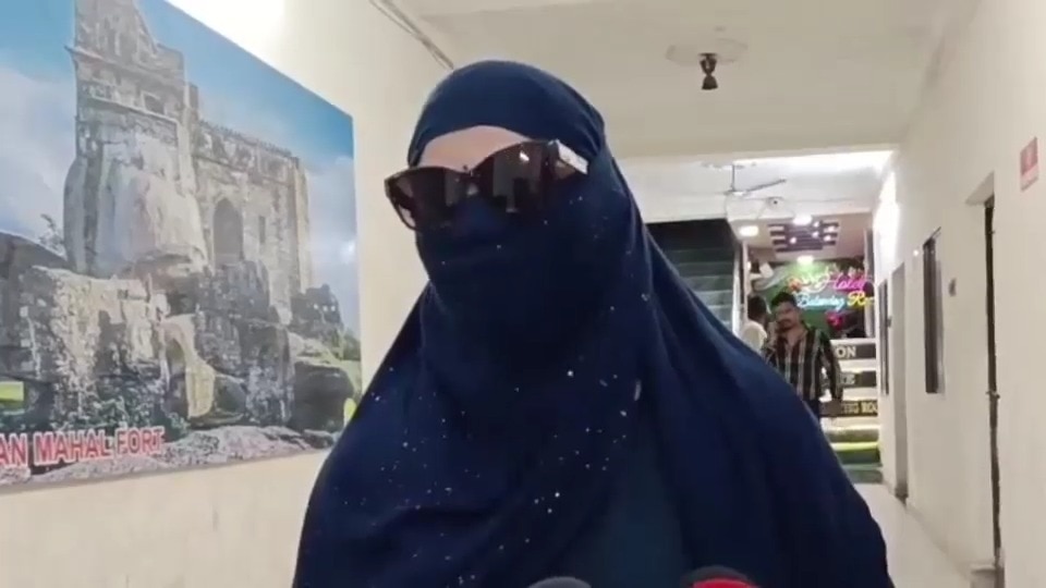 Jabalpur Woman Confronts Husband with Lover in Hotel
