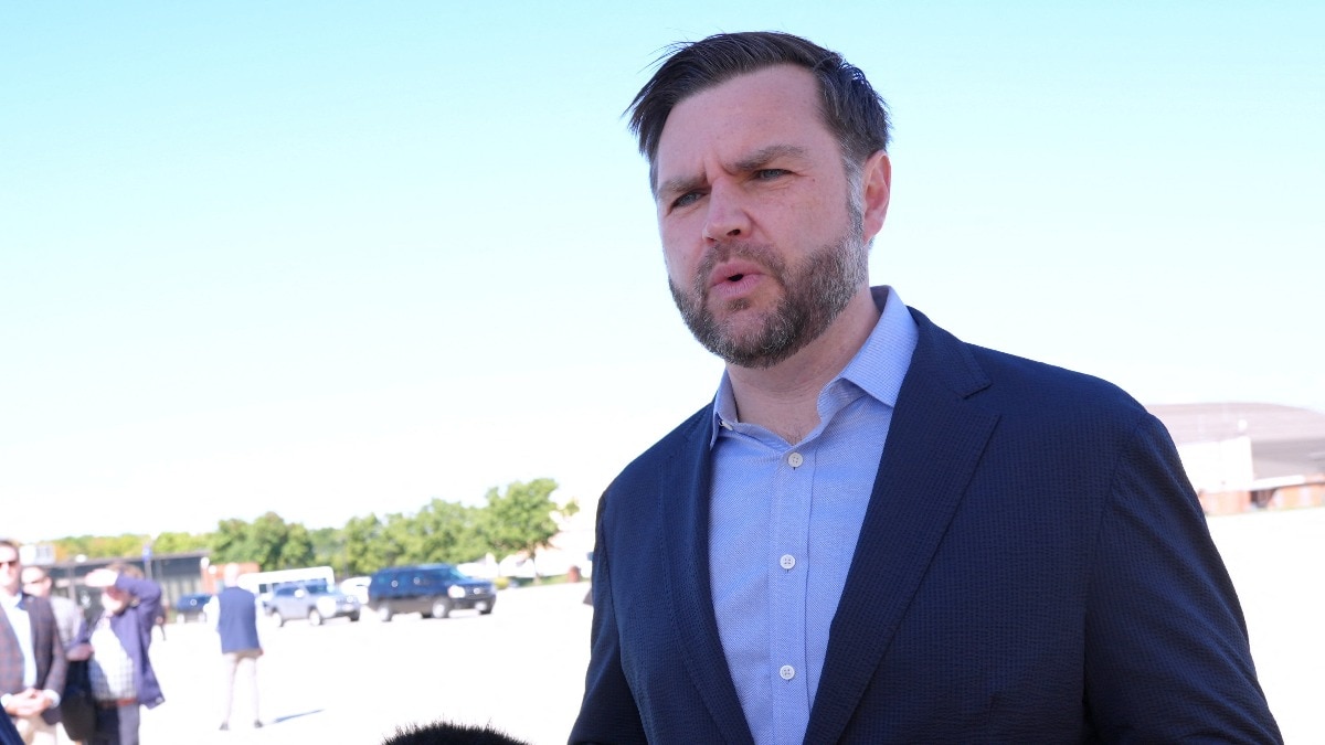 Knew he was the problem: JD Vance says Flydubai co-pilot should not have flown