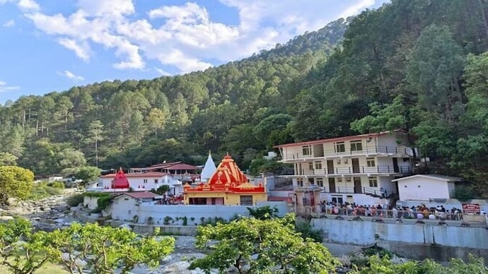The minister directed officials to ensure that the Kainchi Dham temple opens at 4 am instead of 6 am. The minister directed officials to ensure that the Kainchi Dham temple opens at 4 am instead of 6 am.