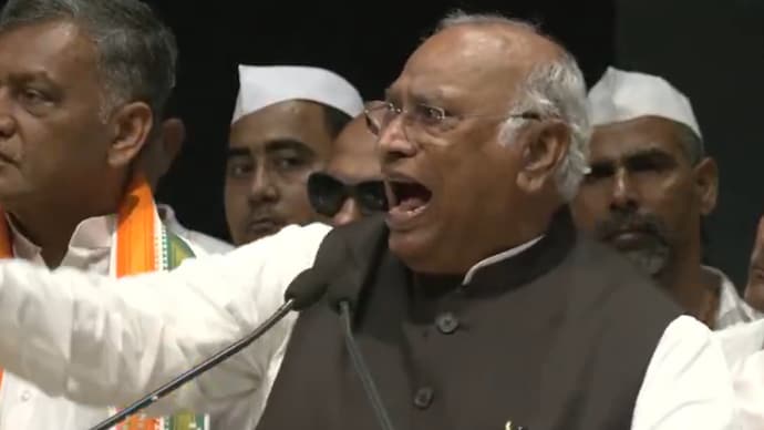 Kharge takes swipe at PM Modi over black money, attacks RSS at Patna event Kharge takes swipe at PM Modi over black money, attacks RSS at Patna event