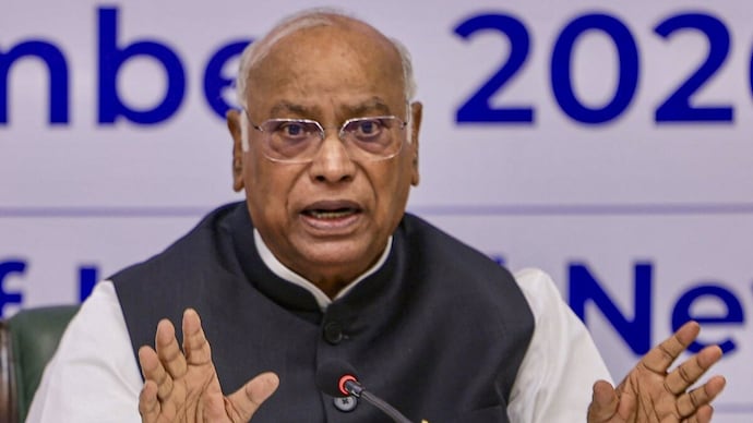 Kharge’s remarks centred on his demand for fresh elections through ballot papers and continued protests against the SIR exercise. (Credits: PTI) mallikarjun kharge