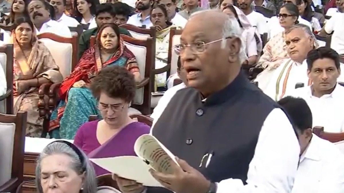 Gyanesh Kumar must face treason trial: Kharge at mock impeachment event