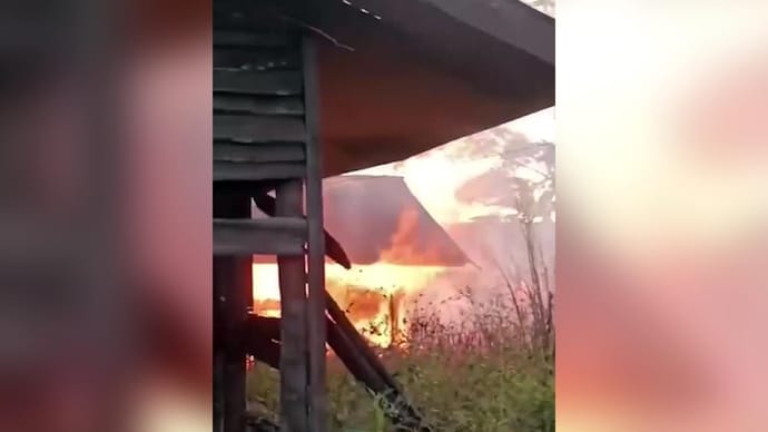 Manipur’s uneasy calm shaken as 15 abandoned houses are set ablaze Manipur’s uneasy calm shaken as 15 abandoned houses are set ablaze