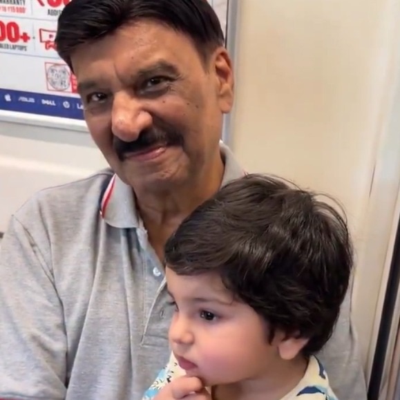 Man behind Delhi Metro announcements shares adorable first ride with grandson