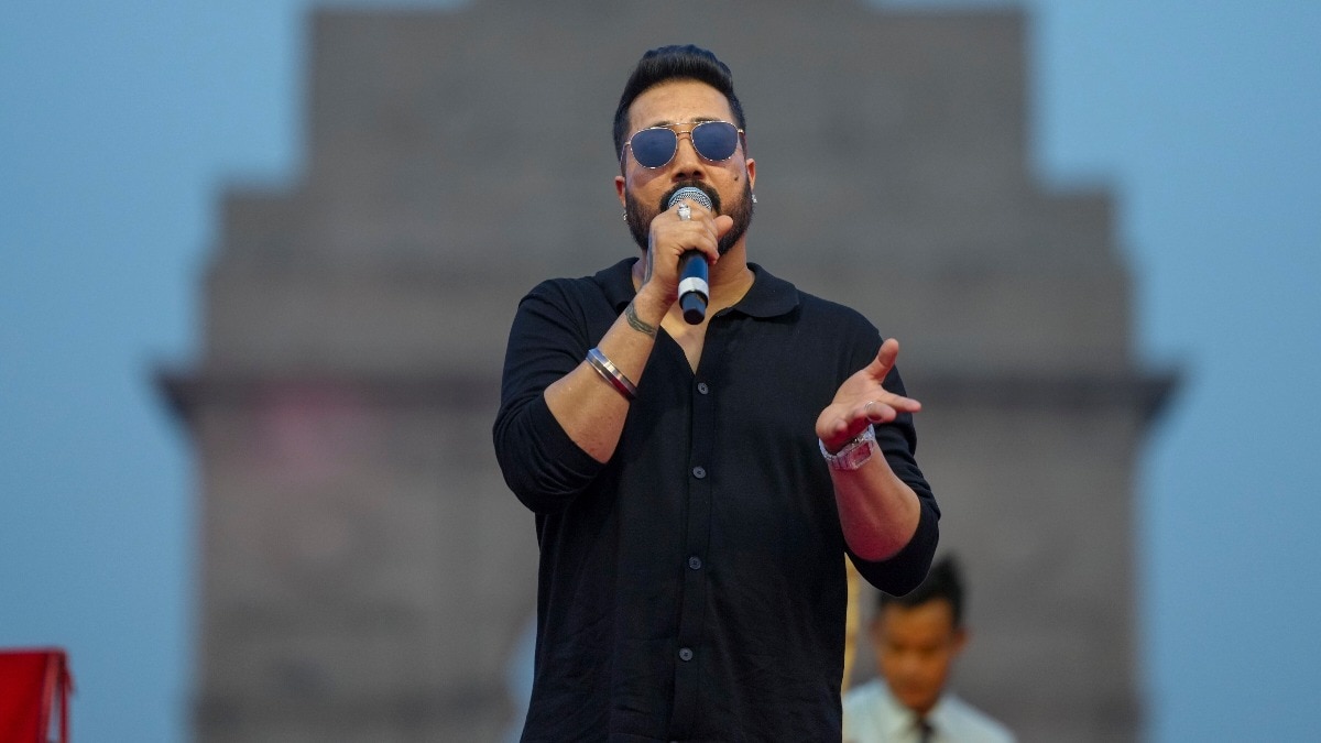 Why Pakistan Muslims bother us, but Dubai Muslims don't: Mika Singh