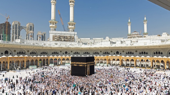 Muslim pilgrims perform Umrah around the Kaaba at the Grand Mosque complex in Saudi Arabia's holy city of Mecca. (Image: AFP) Muslim pilgrims perform Umrah around the Kaaba, Islam's holiest shrine, at the Grand Mosque complex in Saudi Arabia's holy city of Mecca