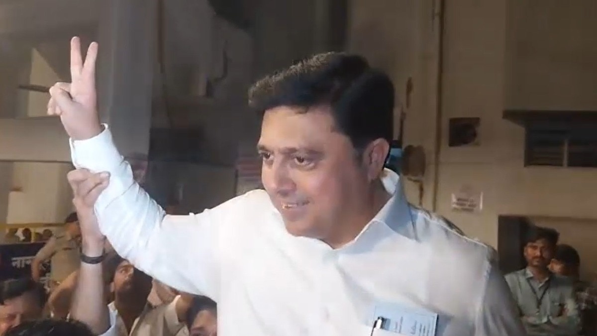 Congress's Abhijeet Vanjari retains Nagpur graduates' seat for second term