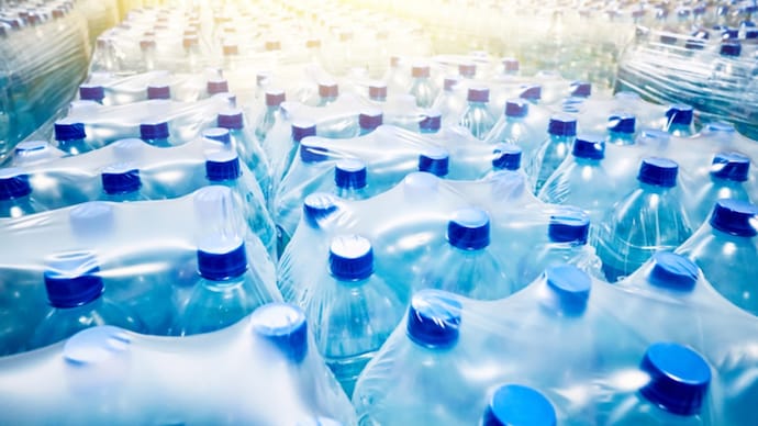 Image used for representation Packed and fake water bottle scam