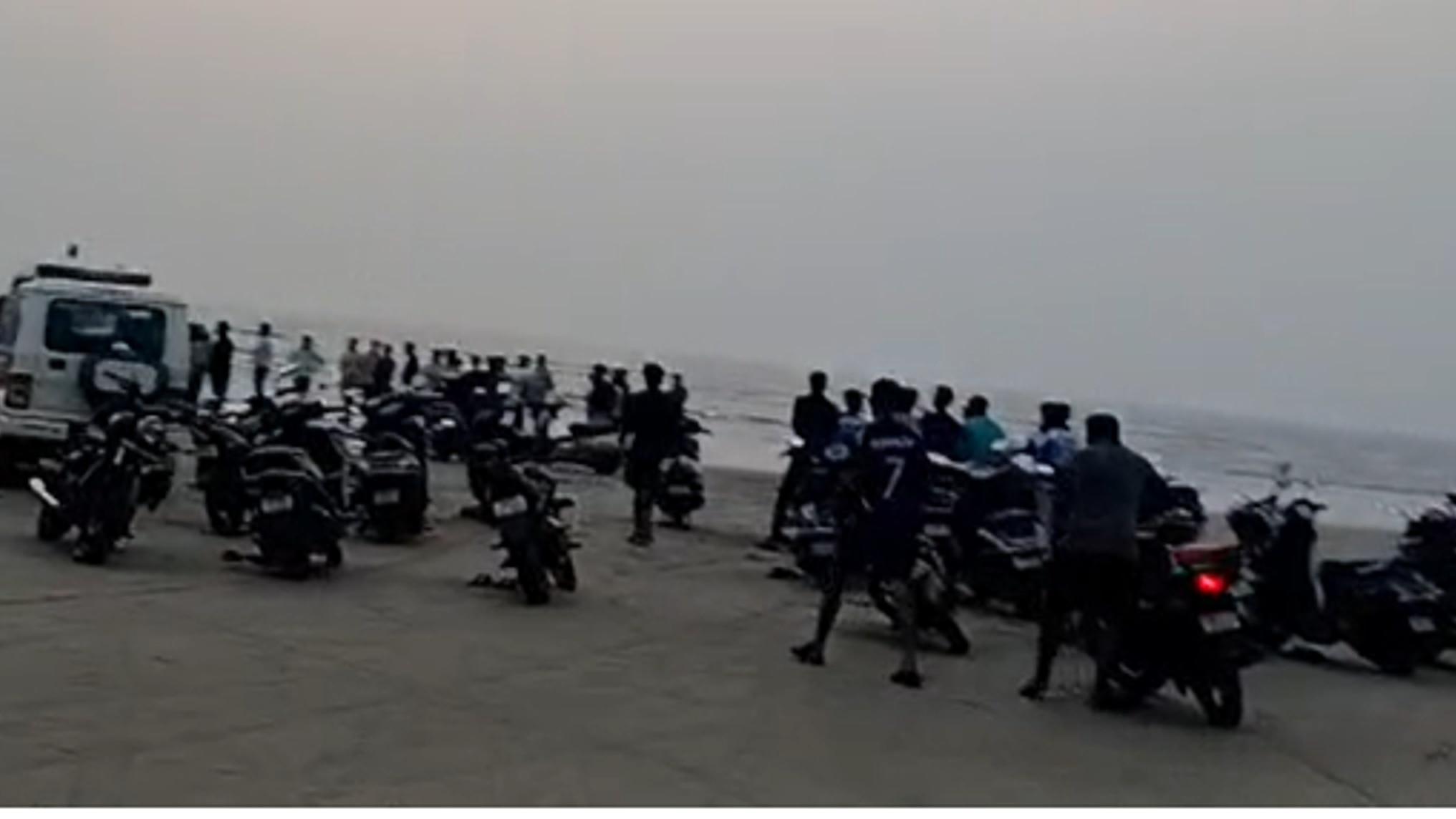8 students drown during Pune coaching class trip to Raigad beach, 7 bodies found