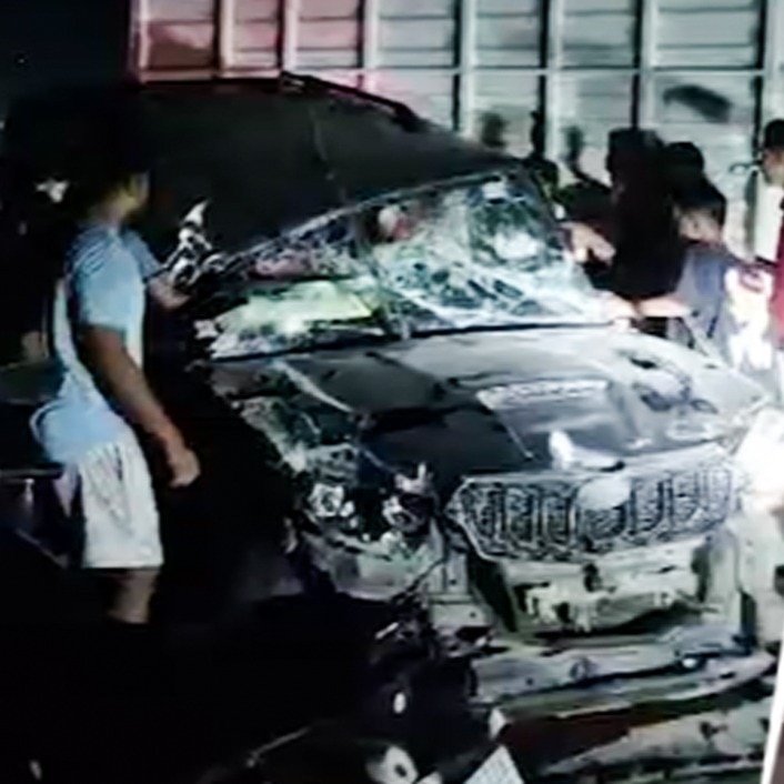 People surround and vandalise the Scorpio after the alleged hit-and-run, as police take the vehicle into custody in Assam’s Nagaon.