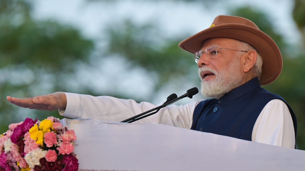India must remain vigilant against dimagi Naxals: PM Modi pitches for unity