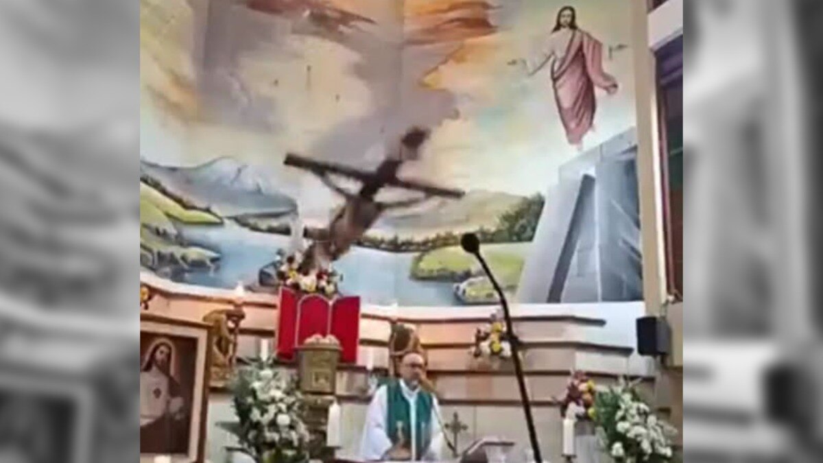 Image from article: Ecuador priest dies after crucifix falls on him moments after sermon on death