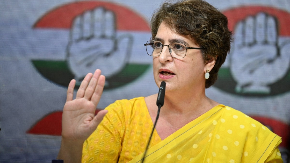 Priyanka Gandhi in picture, can Congress strike hard bargain with SP for UP polls?