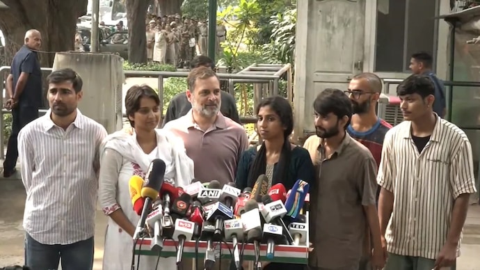 Rahul Gandhi alleged that Youth Congress workers were brutally beaten by Delhi Police during a protest against alleged irregularities in electoral rolls. Rahul Gandhi alleged that Youth Congress workers were brutally beaten by Delhi Police during a protest against alleged irregularities in electoral rolls.