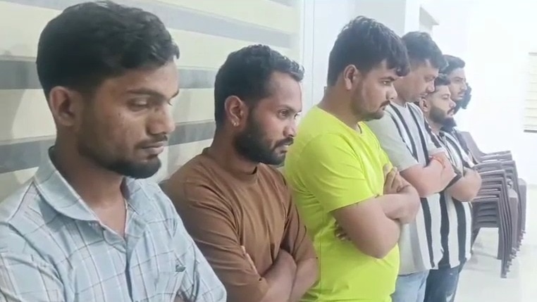 गुजरात गैंग ने सेक्स स्टैमिना पिल्स के लिए 2,000 लोगों को धोखा दिया
