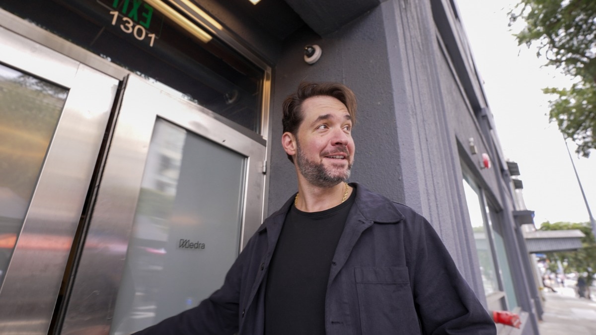Reddit Co-Founder Reveals Wordplay Behind Platform's Name in Viral Post