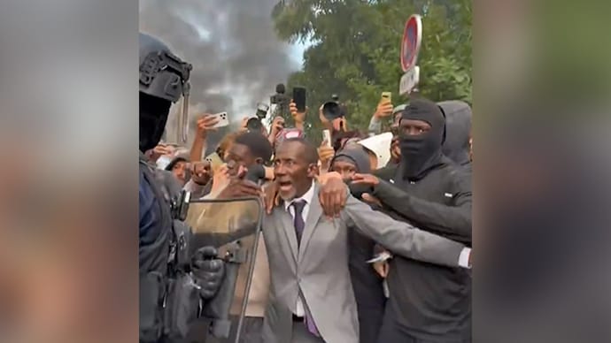 Saint-Denis Mayor Bally Bagayoko confronted cops as they tried to move towards the student protesters.