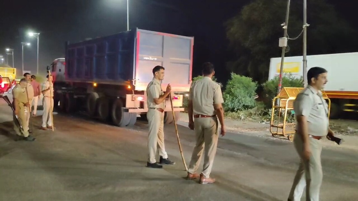 Delhi-Noida borders tightened ahead of CJP protest, commuters fear traffic snarls