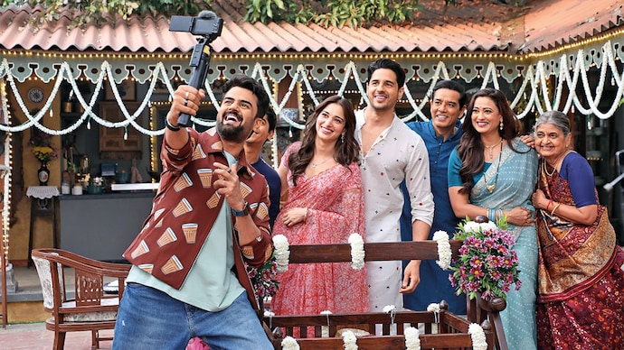 SHOCK & AWE: Leads Sidharth Malhotra and Tamannaah Bhatia with the cast of 'Vvaan'