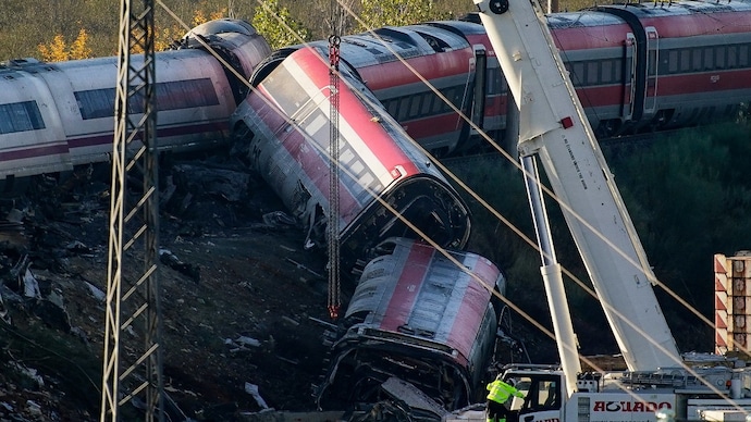 The death toll in the Spain train collision has risen to 69 as search and rescue ops are still continuing. (Reuters Photo)