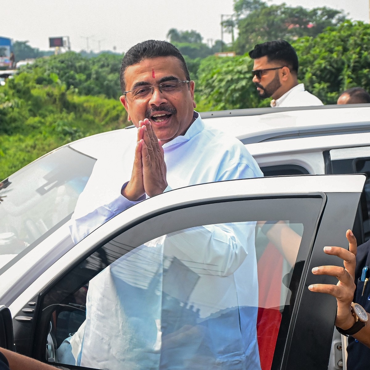 Video: Suvendu Adhikari’s Murshidabad rally delayed as vessel gets stuck in river