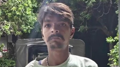 Murder bid, arson accused jumps off moving bus, escapes from UP police custody