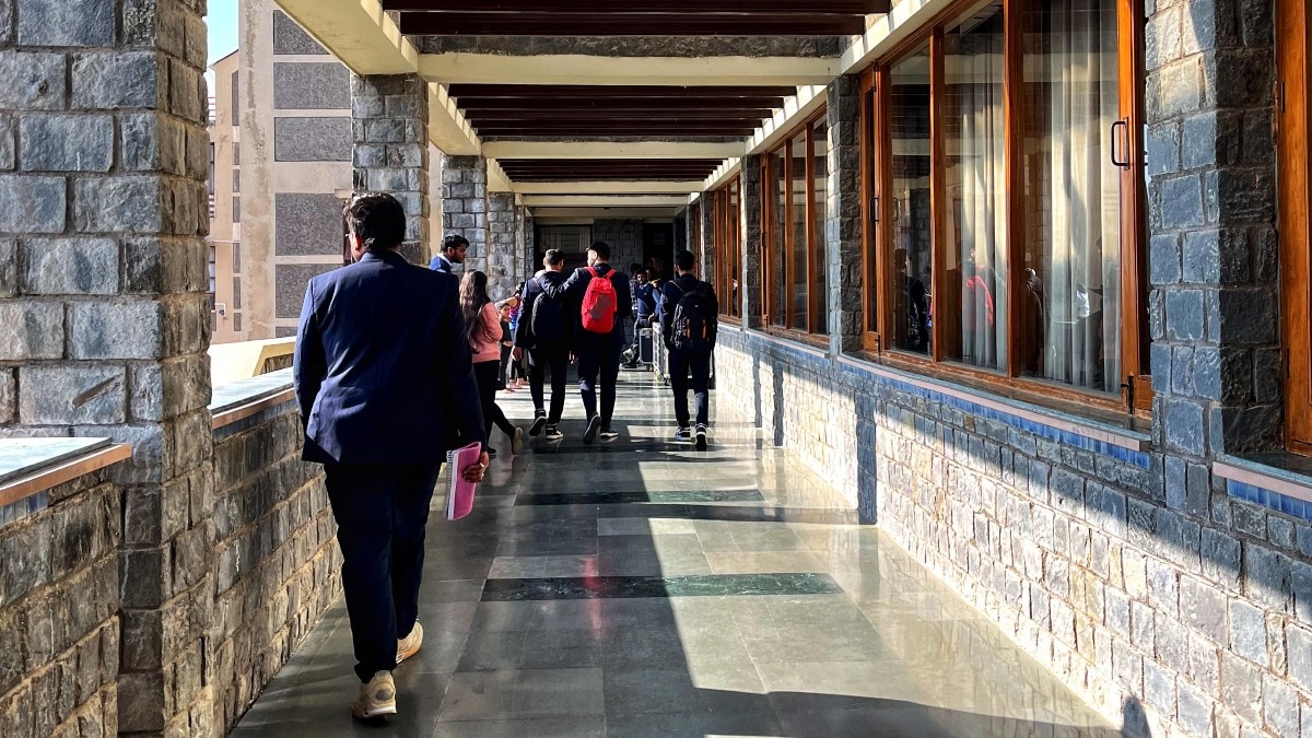 Gujarat issues new school entry rules, makes principal's written permission mandatory
